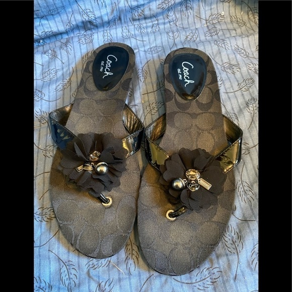 Coach serenity floral charm flip flop sandals 9 - Picture 1 of 5
